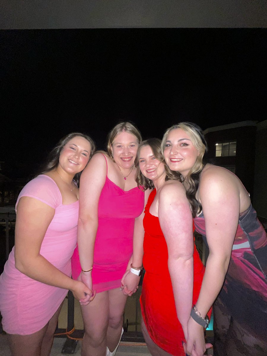 mostateaoii's tweet image. February is so full of love!! Crushing on our aoii girls! We had so much fun with our galantines at crush dance this weekend! #alphalove #alam 💗