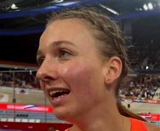 #FemkeBol Gefeliciteerd  
Tijdens NK indoor een #wereldrecord van 49.24 Sec.
400 m indoor in #Apeldoorn 
#NKindoor