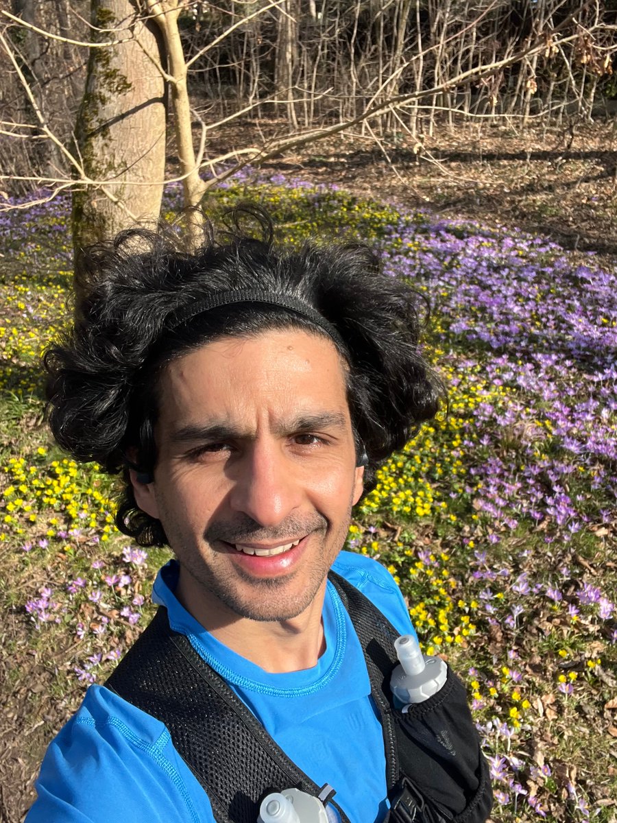 usmanmahar's tweet photo. #TheMultisidedEthnographer can't help with your distance running aims😉 ... BUT a valuable resource if you are an ethnographer navigating the blurry boundaries of "private" and "professional". See what @kasmani_o &amp; Roger Norum say, then read here (OA): https://t.co/LSNQIP08m8 https://t.co/lhGRoWjKaD