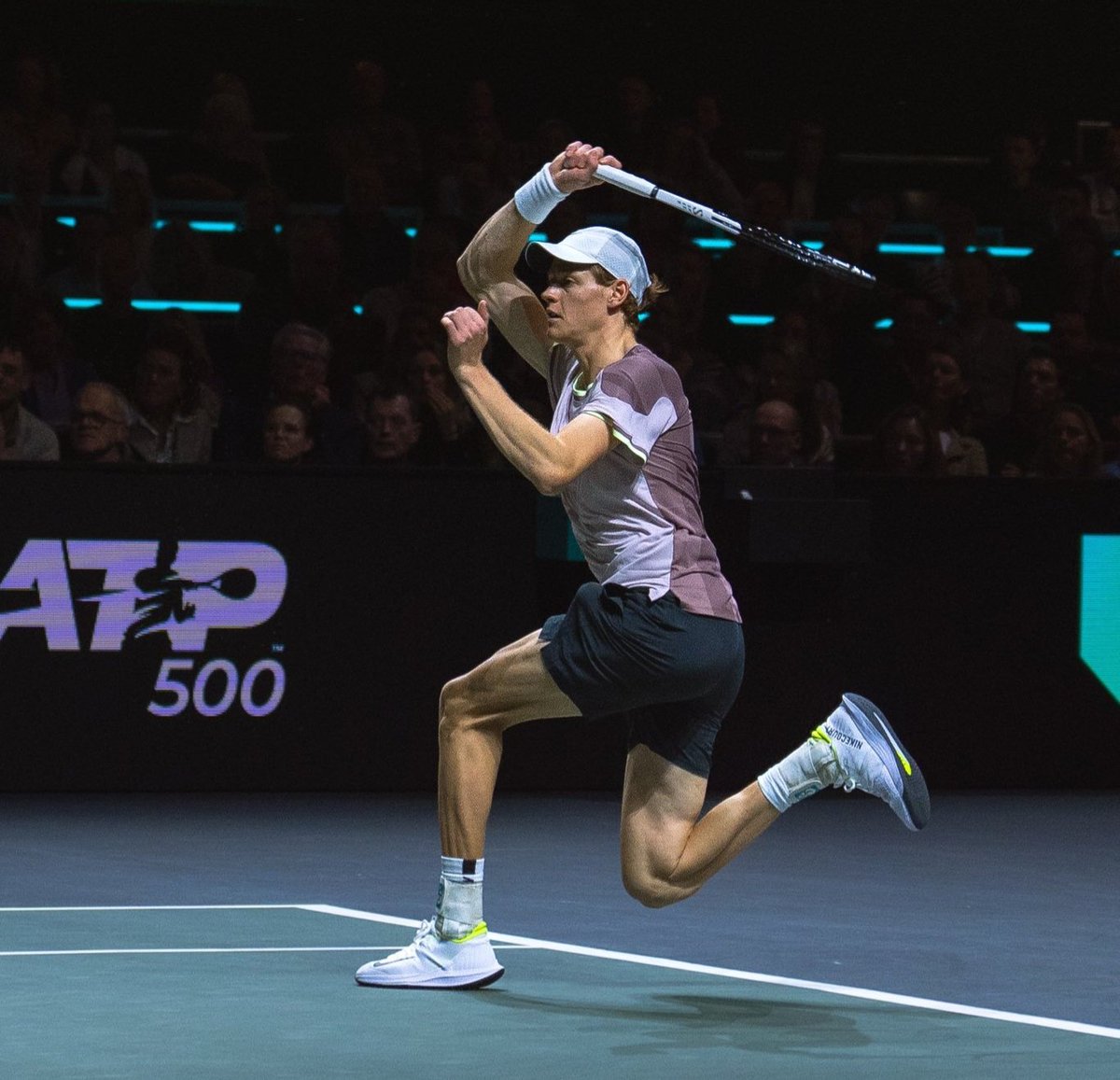 ROTTERDAM'DA ŞAMPİYON SİNNER 💪

#Sinner  #DeMinaur'ü 🇦🇺 7-5 6-4lük setlerle 2-0 mağlup ediyor 🥕🔥

- Art arda 15.galibiyet
- 12. ATP Şampiyonluğu (4.ATP 500)
- Yarın ATP #3.SIRA 🔥🔥 
Sinner yıla yenilgisiz devam ediyor, 
Sıradaki turnuvası 4-17 Mart arası Indıan Wells 💪