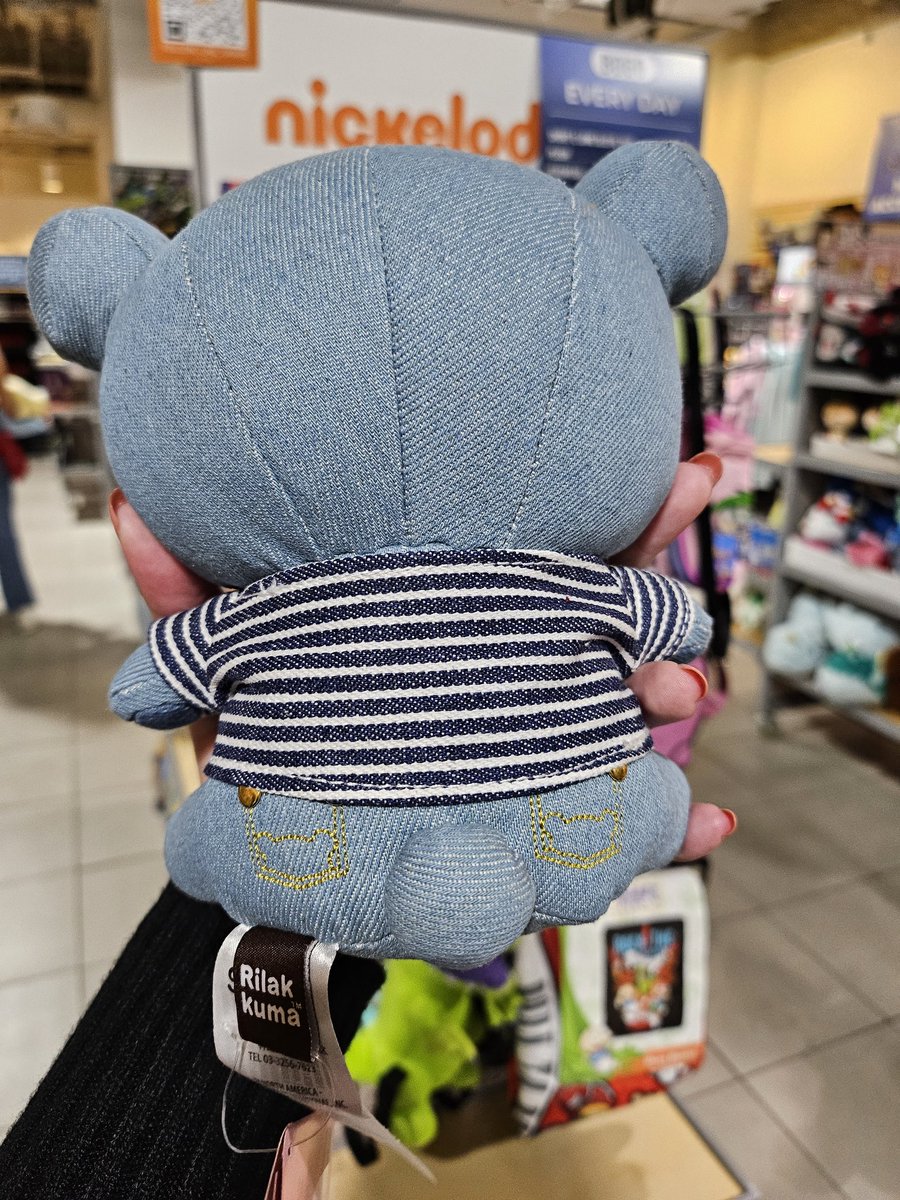 baconmon's tweet photo. THEY TURNED MY BOY INTO JEANS 😭😭😭 https://t.co/H0emZQVG4X