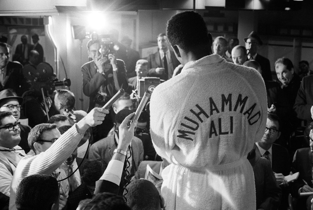 Muhammad Ali during a media interview before his fight vs Ernie Terrell at the Astrodome. Houston, Texas. February 1967. 📸: @LeiferNeil #MuhammadAli #Icon #Star #Boxing #Champion #ErnieTerrell #HoustonAstrodome #NeilLeifer #Photography