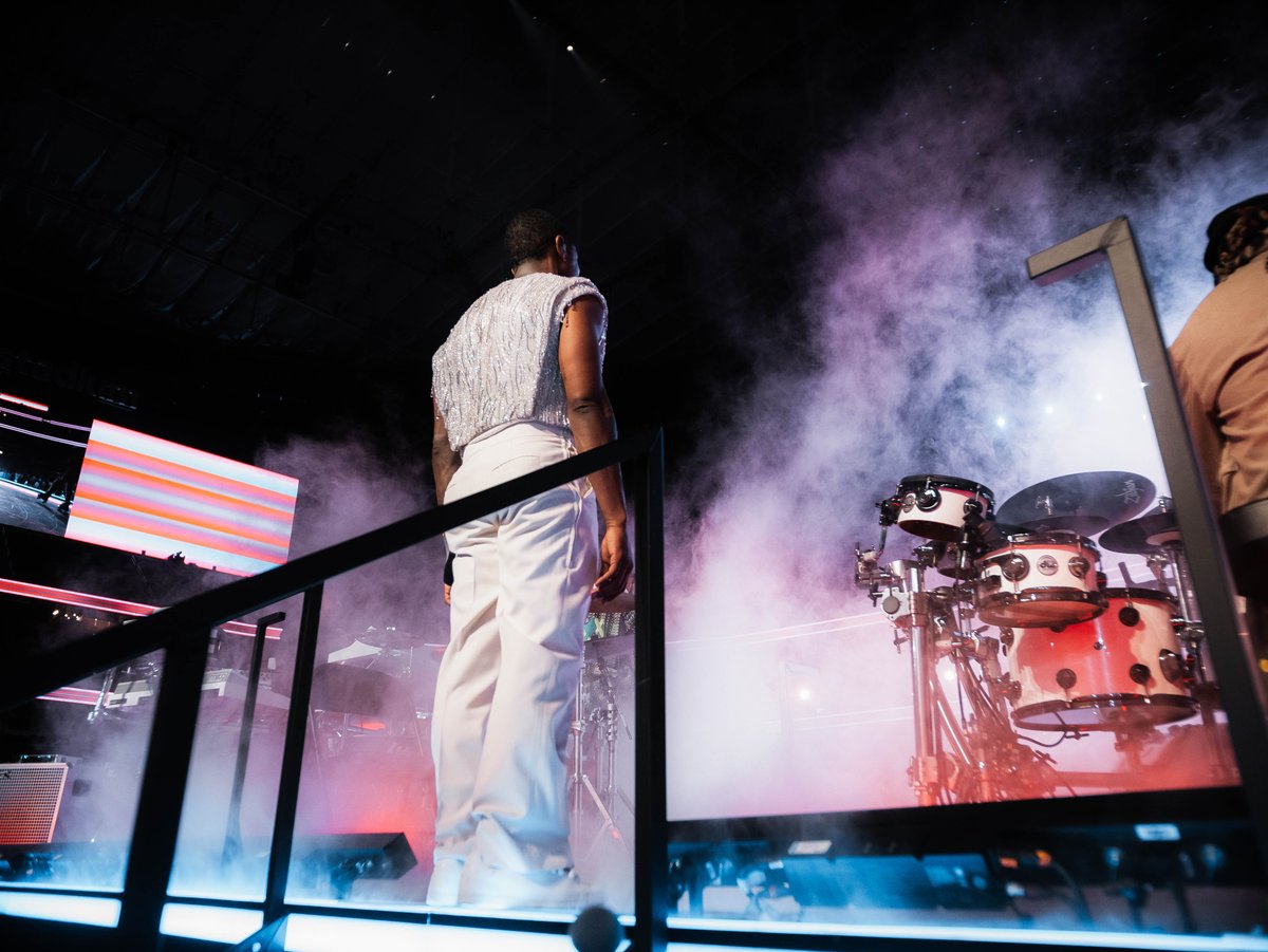 EBONY's tweet photo. This moment will be in history books. @usher

Can you believe it’s already been a week since this iconic #SuperBowl performance? 

Get into these #EBONYExclusive photos 📸 and reply to let us know your favorite moment! https://t.co/jgTNMAeK39