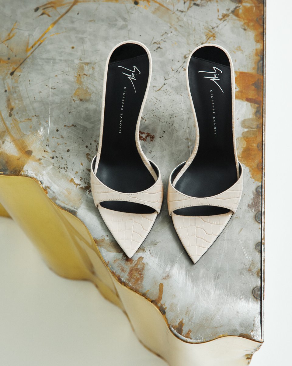 giuseppezanotti's tweet photo. From a very sophisticated POV. Finished in croco-print leather with a sleek and iconic silhouette, the new INTRIIGO mule is guaranteed to turn heads. #GiuseppeZanotti #GZSS24
https://t.co/QjDsTiBEB4 https://t.co/eBJy7ifv9G
