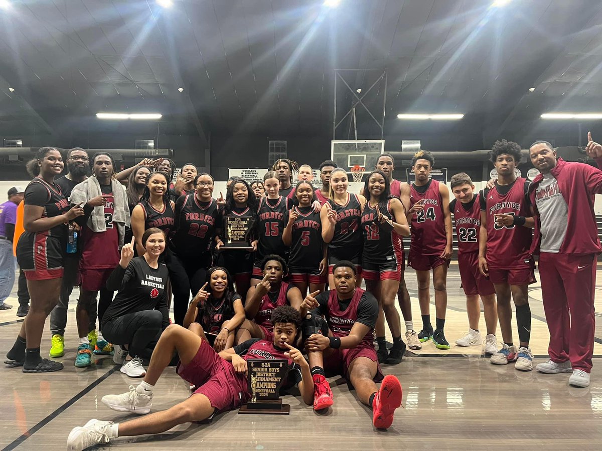 SanaaBailey_'s tweet photo. Oh yeah district champs ❤️
@615Fie @CoachKelly0102 @coachbateyfie 
#dontcountusout
#ladybugbasketball https://t.co/hsR0Zb9eNS