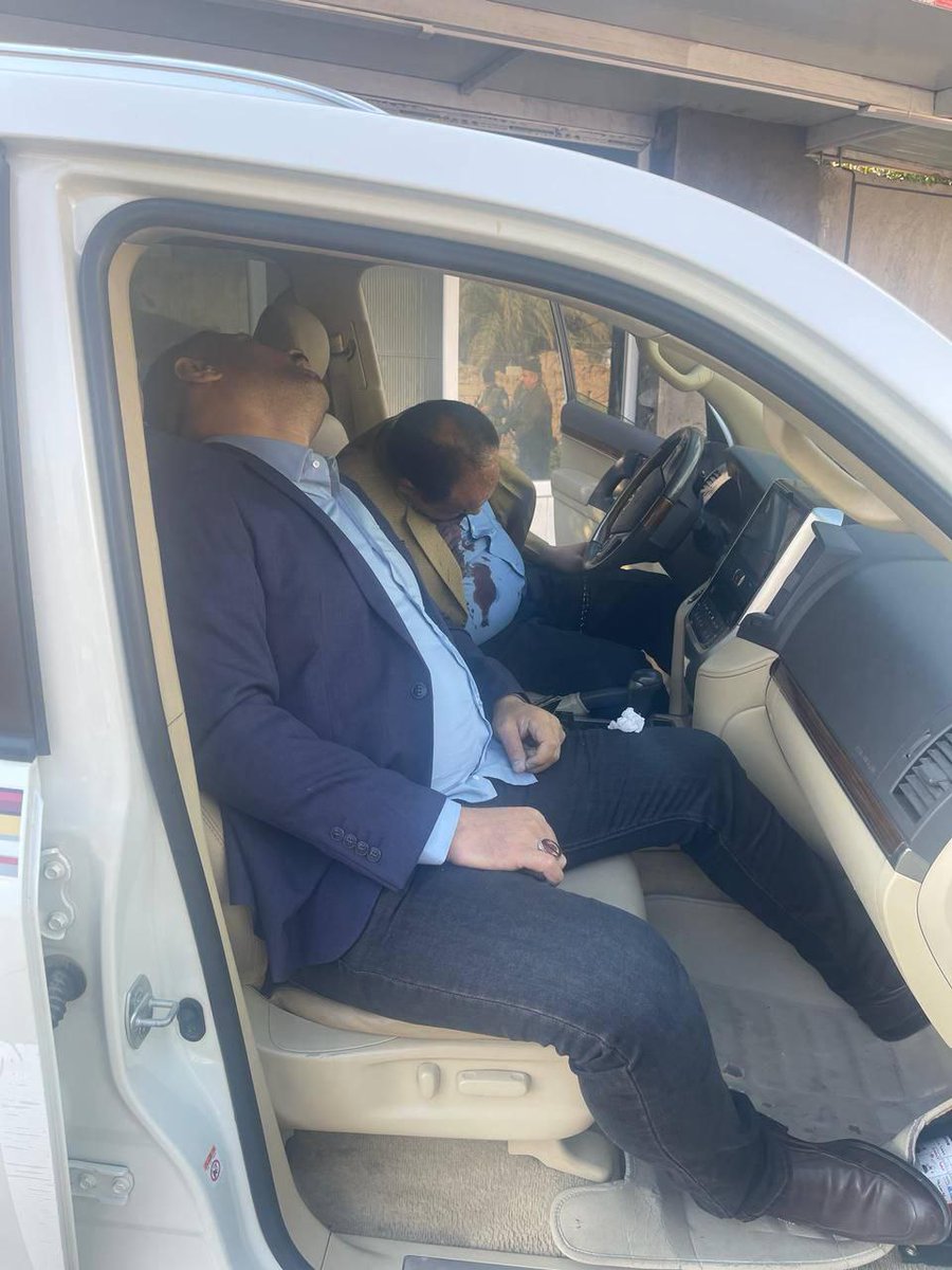 بالصورة 

هجوم مسلح في منطقة الراشدية بالعاصمة بغداد استشهاد ابن عم #هادي_العامري وشخصين كحصيلة اولية