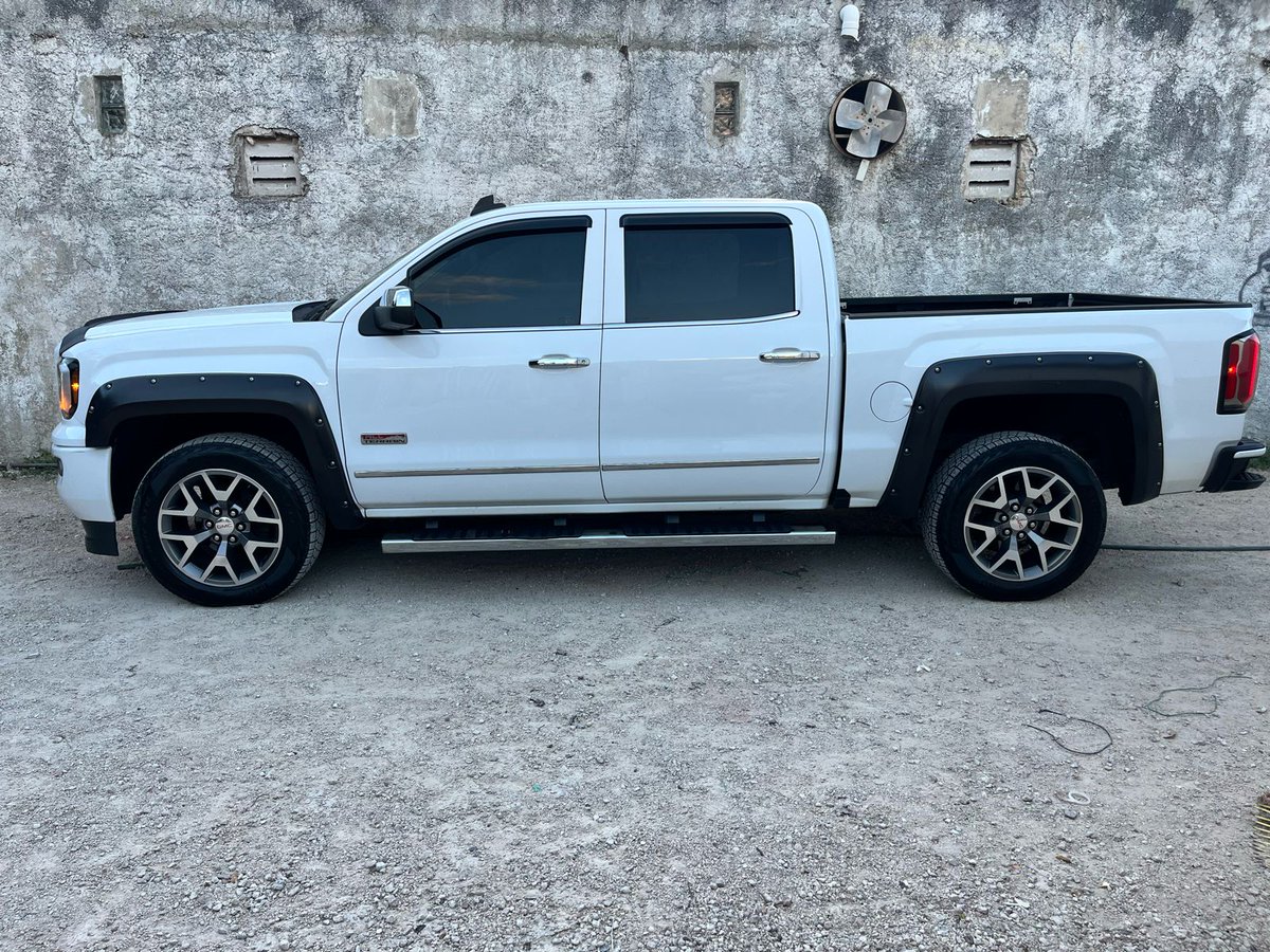 bsaenz20's tweet photo. SE VENDE!!!

GMC SIERRA ALL TERRAIN AT4
Servicios de agencia, suspensión al 100%, caja de velocidades opera perfecta. Llantas Pirelli, piel, quemacocos, DVD, Audio sistema Bosé, todos los accesorios, encendido remoto, uso particular en hogar, súper cuidada y al 100%. A TRATAR. https://t.co/F8pZ5a9mNA