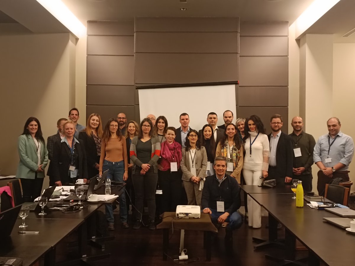 CTAndalucia's tweet photo. 🤜🤛 Nuestros compañeros, Sofía Sánchez y Antonio Carlos Soria, han acudido estos días al kick-off meeting del proyecto europeo #VERDEinMED 

👕👖♻ Esta iniciativa, de la que CTA es socia, se centra en la implementación de modelos de negocio circulares en el sector textil https://t.co/tQPpa3nENk