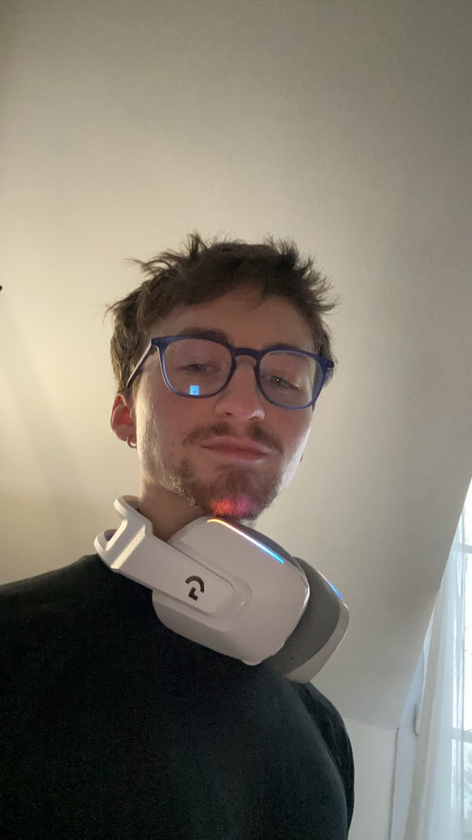 entre deux games :))  #LGBTQIAWeAreBeautiful