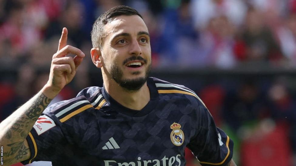 nowinuk's tweet photo. Real Madrid, the top team in La Liga, lost points in a closely contested draw against local rivals Rayo Vallecano, giving hope to Girona and Barcelona in the battle for the Spanish title.
#RealMadrid #LaLigaNaESPN #RayoVallecano #GironaFC #Barcelona #joselu https://t.co/w5y2urDUxl