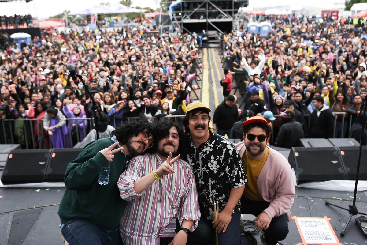 RomanticosdeZac's tweet photo. Puebla 🏄🏻‍♂️🫧
Gracias por acompañarnos y cantar con nosotros en @TertuliaFest 

Oficialmente arranca el fiestón 🐳🎉 ¿en dónde nos veremos pronto? … 👀

#RomanticosXVAños https://t.co/boL57gzR4t