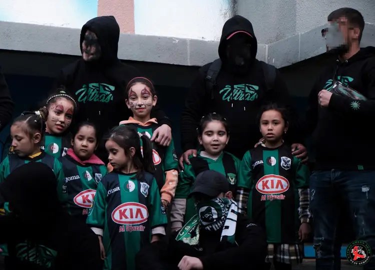 arabian_ultras's tweet photo. 📸| كن قويا من اجل نفسك، العائلة و من يحبونك، يا من إرتديت البدلة العسكرية و انت في نعومة الأظافر لمحاربة المرض الخبيث

زيارة اولتراس "غرين ارمي ٢٠١٢" للأطفال المصابين بالسرطان بمناسبة اليوم العالمي للأطفال المصابين بداء السرطان (15.02)

#UGA2012 
#ultras https://t.co/Cghs5lG3m7