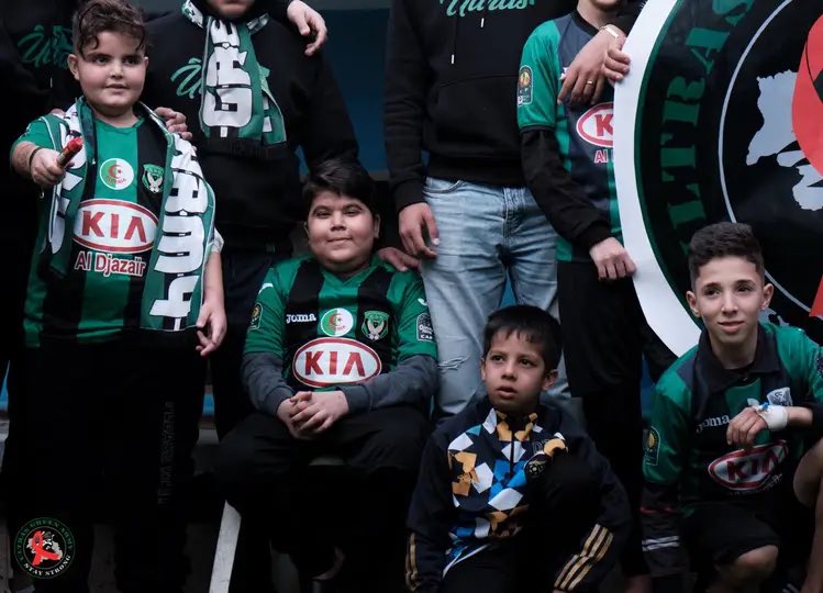 arabian_ultras's tweet photo. 📸| كن قويا من اجل نفسك، العائلة و من يحبونك، يا من إرتديت البدلة العسكرية و انت في نعومة الأظافر لمحاربة المرض الخبيث

زيارة اولتراس "غرين ارمي ٢٠١٢" للأطفال المصابين بالسرطان بمناسبة اليوم العالمي للأطفال المصابين بداء السرطان (15.02)

#UGA2012 
#ultras https://t.co/Cghs5lG3m7
