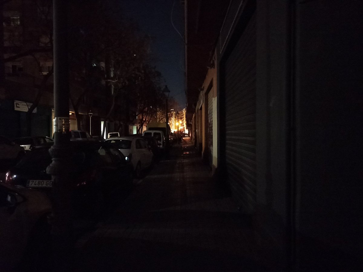 AVV Benimaclet (@benimacletavv) on Twitter photo Està molt bé exportar "mascletaes", però estaria millor que als carrers funcionara l'enllumenat.
Heus ací la c/ Francesc Martínez de Benimaclet, i no és la primera vegada, ni la segona que ocorre.
Això al carrer Colón no ocorre, per exemple
.<a href="/FedVeinalVLC/">Federació d'Associacions Veïnals de València</a>
.<a href="/AjuntamentVLC/">Ajuntament València</a> Està molt bé exportar "mascletaes", però estaria millor que als carrers funcionara l'enllumenat.
Heus ací la c/ Francesc Martínez de Benimaclet, i no és la primera vegada, ni la segona que ocorre.
Això al carrer Colón no ocorre, per exemple
.<a href="/FedVeinalVLC/">Federació d'Associacions Veïnals de València</a>
.<a href="/AjuntamentVLC/">Ajuntament València</a>