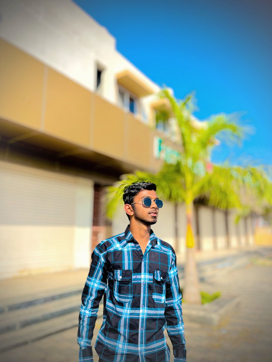 Achieve your goals in silence🤫
~ Hazrat Ali R.A.
#_shahid_zehen #coolestbadboi