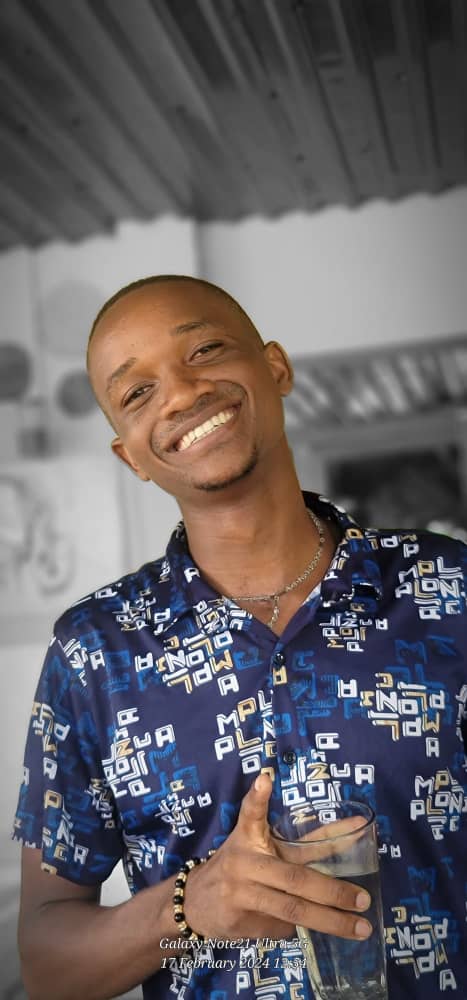 dir_wyclif's tweet photo. @dir wyclif 
"Kila furaha unayoiona kwa mtu ,basi kuna story ya huzuni nyuma yake,"
    #tabasamu kwa kila changamoto, tabu,shida ,njaa,manyanyaso,kusengenywa,lakini hata kutendwa , just tabasamu ndio kinga# https://t.co/CPCEiAqtUj