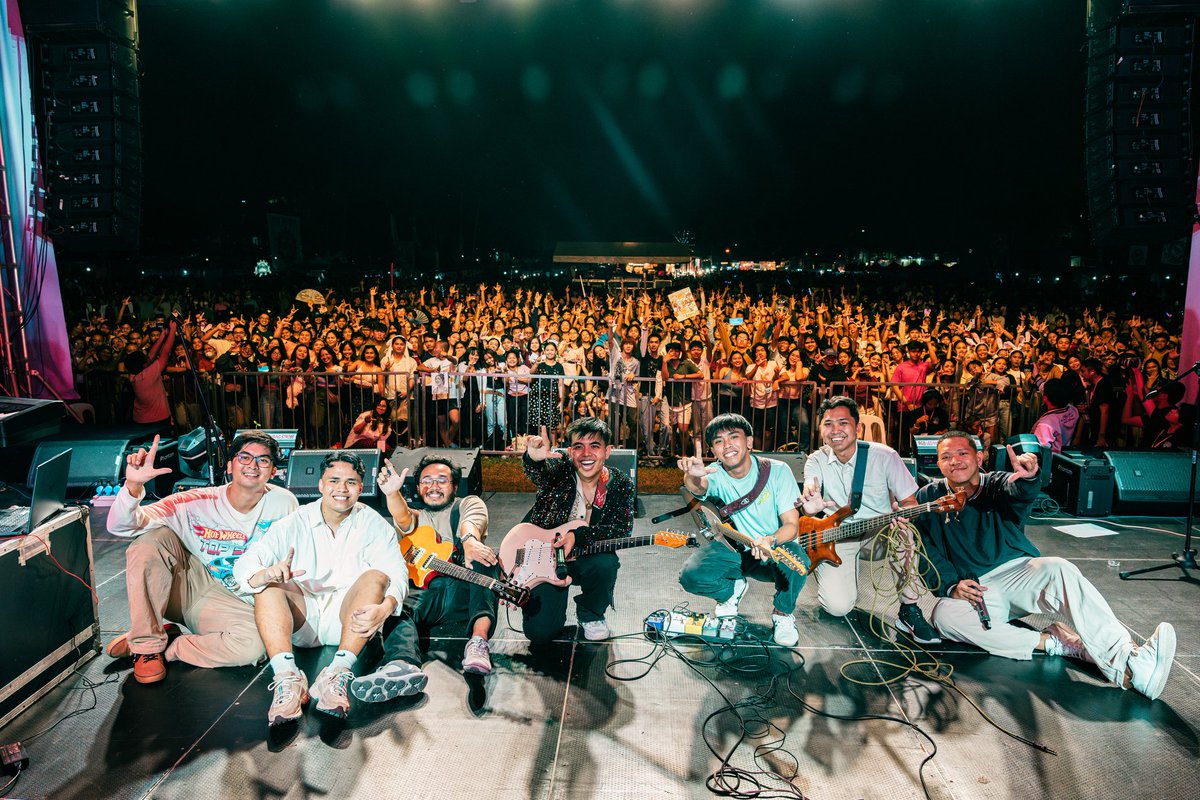 standinmartin1's tweet photo. Words cannot express how proud I am to be "the behind the scenes person " of this band. 

These people are the most talented and best persons I have ever met on and off the stage.

Ya'll are the best. Proud dzadae here. I'm love you all. https://t.co/eb4ZH2Z0EI