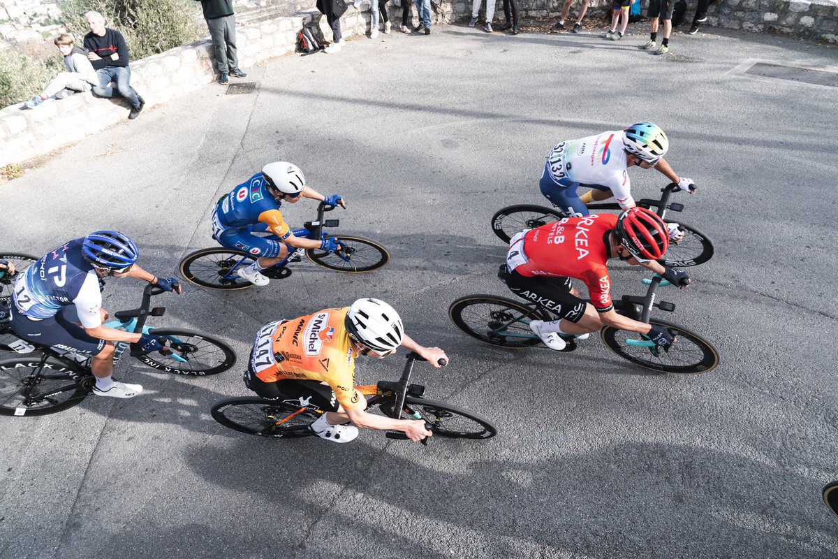 cicprocyclingac's tweet photo. Les 🔵🟡 à l’attaque sur le @letour06 ‼️

Artus Jaladeau puis Clément Braz Afonso ont tenté leur chance sans complexe dans la dernière ascension du jour. 
📊Clément Braz Afonso, 16ème de l’étape, se classe 1️⃣3️⃣ème du classement général à 10“ du vainqueur final.

📷LNC/X.Pereyron https://t.co/sZuf76l0hU