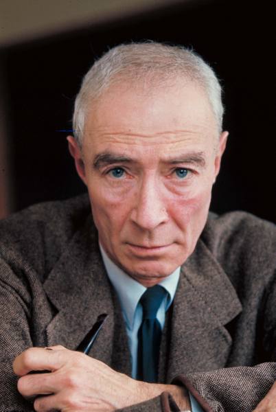 American theoretical physicist and professor #RobertOppenheimer died of cancer #onthisday in 1967. 🤯 #atomicbomb #trivia #nuclearweapons #ManhattanProject #LosAlamosLaboratory #NowIambecomeDeath