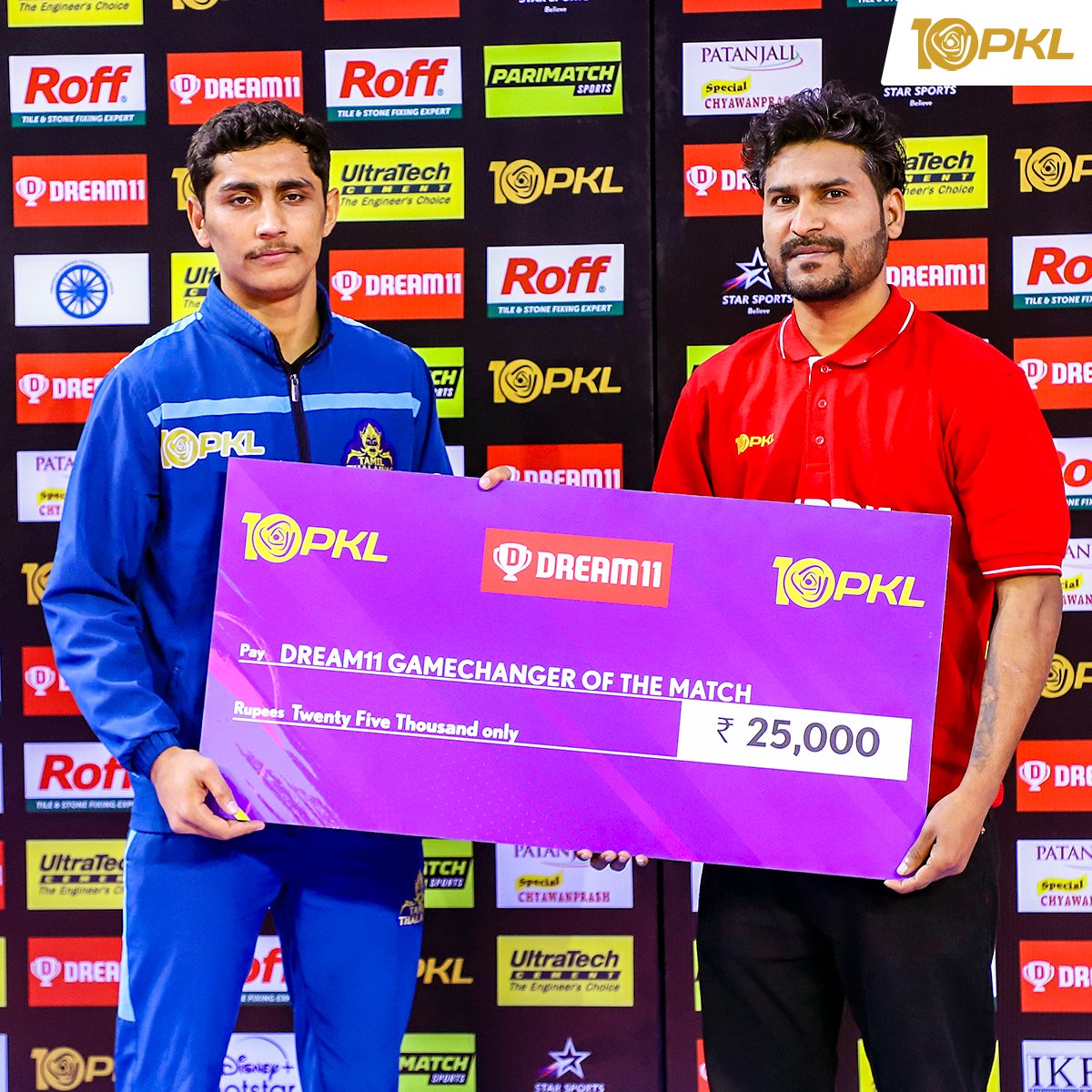 ProKabaddi's tweet photo. Sunday night’s 🌟🌟 who stood tall for their teams 🔥����
@dream11 Gamechangers of the Match: Vishal Chahal & Ashu Malik
Moment of the Match: Narender & Yogesh
#ProKabaddiLeague #ProKabaddi #PKLSeason10 #PKL #HarSaansMeinKabaddi #CHEvBEN #DELvBLR https://t.co/p1aku8GsLC