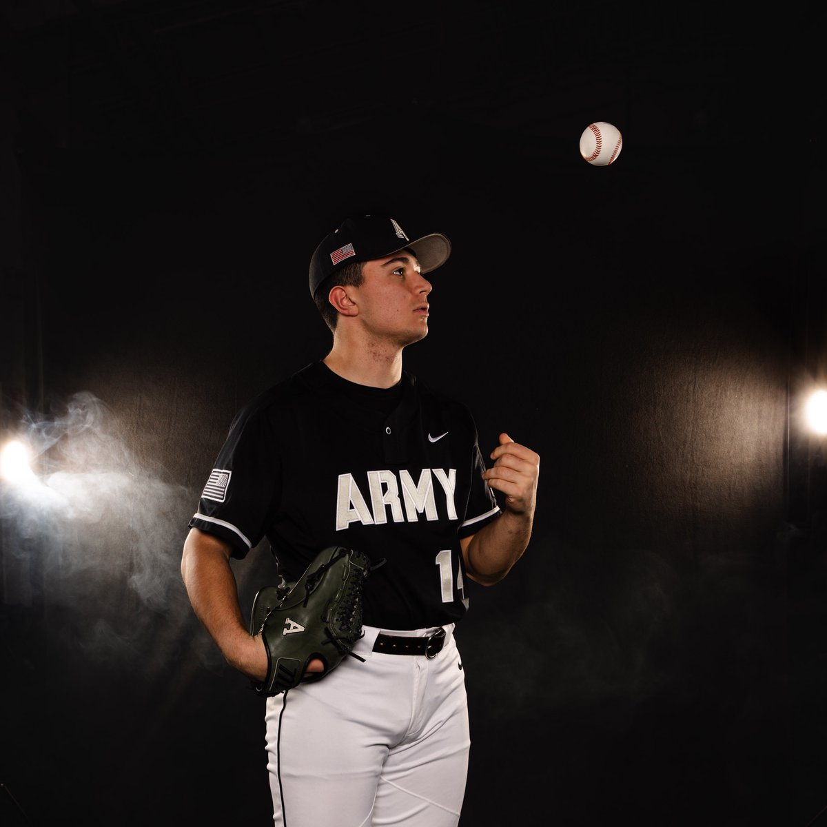 Luke Marino is on to pitch the 9th. It's the Croton-on-Hudson native's Black Knight career debut! M9 | Army 10, Monmouth 1