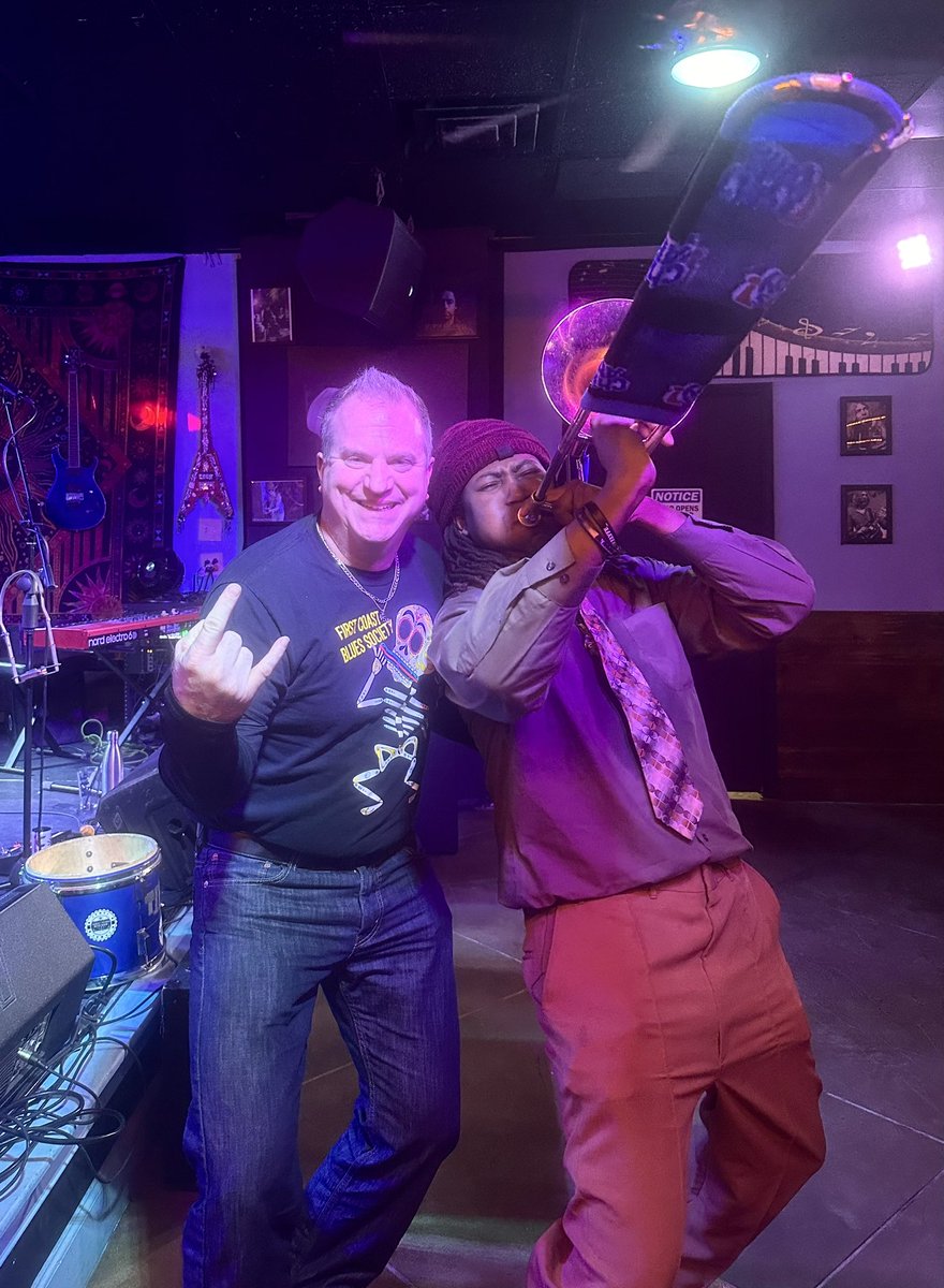 FSUKXAZ's tweet photo. I feel privileged to meet up with the legend, the one & only, award winning, blues hip hop trombonist, Mr. Suavo Jones! I always prefer my blues, rock, & reggae music with a good horn section. #SuavoJones #HipHopTrombonist #GTBB #GhostTownBluesBand #Blues #Memphis https://t.co/ehHFprj87r