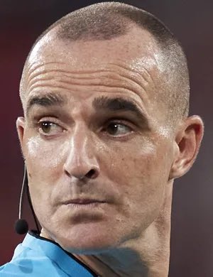 Kastolo9's tweet photo. #SDRRCL 

Benoît Millot t’es un énorme fdp. 

Ces arbitres sont corrompus j’ai pas peur de le dire. Aussi éclaté que tes dégradés. 

COMMENT IL NE PEUT PAS Y AVOIR ROUGE LA DESSUS ???? https://t.co/8O4wCtYMuL