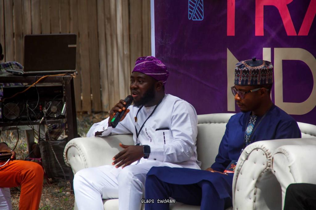 peng_writer's tweet photo. On Saturday, I was part of the panelists at the just concluded Kwara Book and Arts Festival @kwabafest where I spoke on how Artists can take advantage of the gig economy to advance their economic interests.

I made emphasis on Artists building a personal brand which can lead to a catalog of economic interests which include being a leader in the industry, building digital products and many more.

It was so exciting to speak with several persons including @dodo_leleyi, our tech Guru Hakeem Olasupo @, the respected Al-amin Muhammed El-nasr and a host of others who added value to the conversations.

I was wowed by the various poetry and spoken words performance of the various brilliant Artists.

Special thumbs to the people at Kwabafest led by my brother Hussein AbdulBasit Adedeji who put together a wonderful event despite the tight resources.

Thank you for having me.