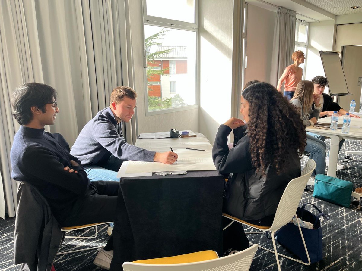 EBS Paris - European Business School tweet media