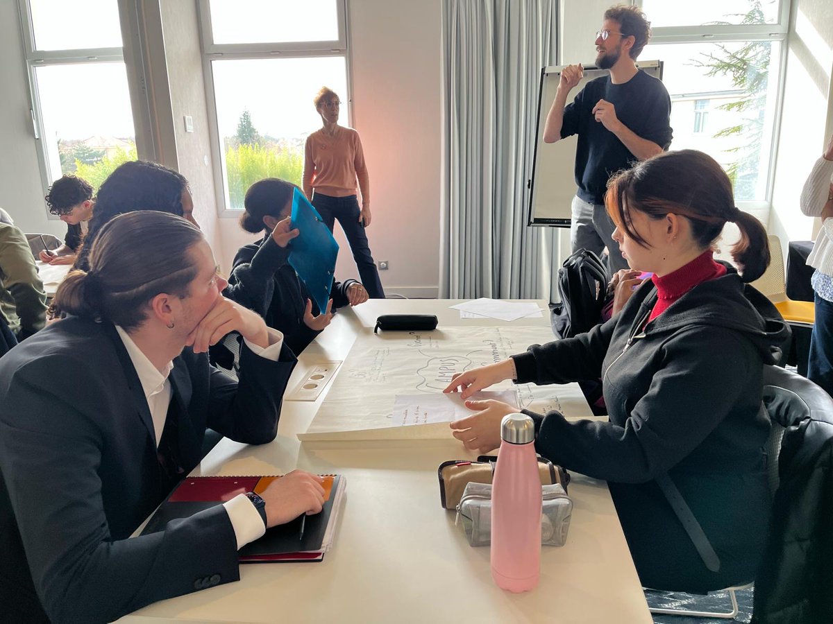 EBS Paris - European Business School tweet media