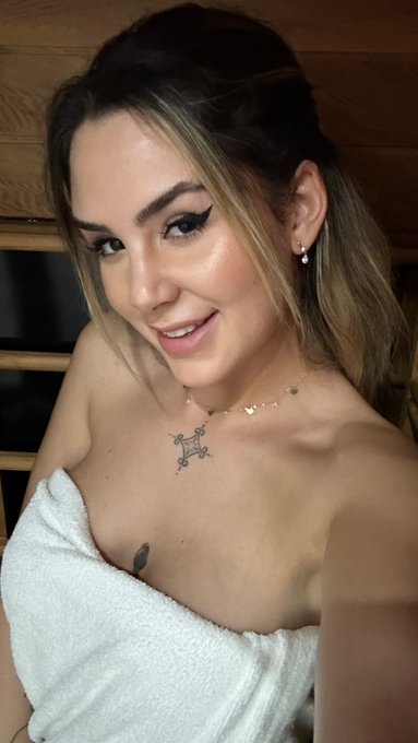 Devo farvi vedere una cosa&hellip; Guardate la mia Bio🔥 https://t.co/zjSPHDI7EG