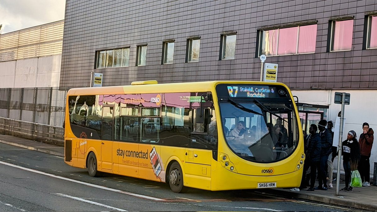 WC2512's tweet photo. It's all yellow in #Middleton π
@BeeNetwork @gnwbus 3459 - MX70 AOA working a 163 service heading to #Manchester.
@Rossobus 617 - SK66 HRM working a #RunnersR7 service back to #Rochdale. https://t.co/VPVo4AAoq5