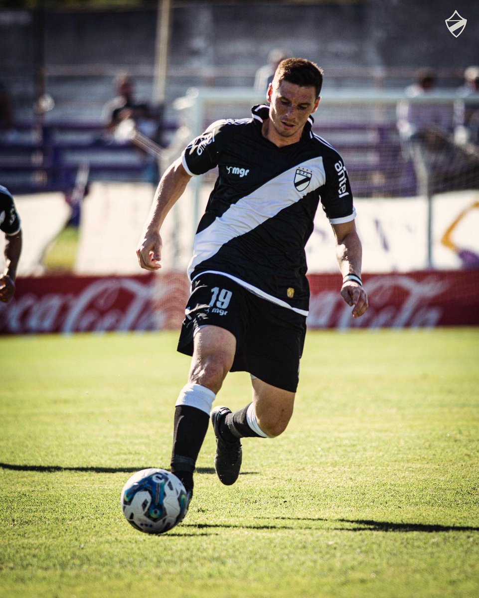 Se arrancó de la mejor manera!
A seguir creciendo como equipo y enfocados en cada partido que viene!!! 🙅‍♂️💪⚫️⚪️
#focus #pasoapaso #equipo 
📸 <a href="/nahueltort_/">Nahuel 🤙🏼</a> 
👟 <a href="/Pirma_Oficial/">PIRMA</a>
