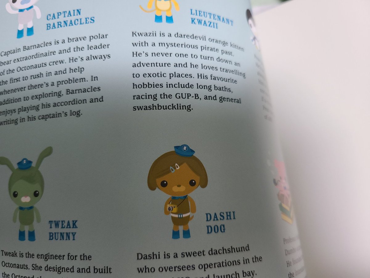 트윅 초기설정은 다른 대원들처럼 모자 쓴 모습이었나봅니다 ㅋㅋ 근데 애니에서 허리띠 들어가고 핑크머리띠 한거는 갠적으로 맘에 듦... 생각해보니 탐험선 늘상 수리하려면 모자는 불편할테고 공구를 걸수 있는 허리띠가 실용적 선택이었겠다 싶네요. 이런 바리에이션은 좋다는거쥬