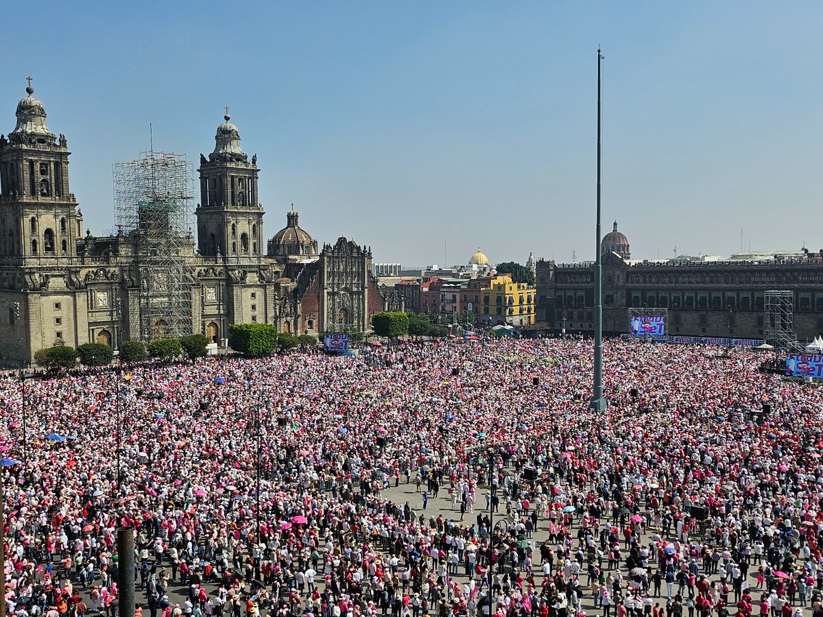 LCUgalde's tweet photo. #YoSiVoyALaMarcha 

Zócalo lleno. #YoDefiendoLaDemocracia https://t.co/pge6sWLj94