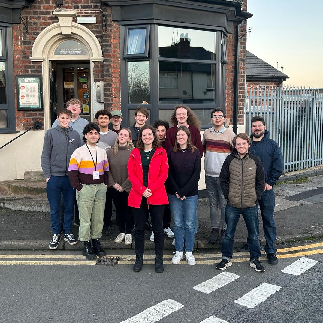 Was fantastic to have @LabourStudents and @WestmidsYL out campaigning with us in West Bromwich today! We are so grateful to have young people from all over the country come and help us. What a great bunch. ❤️ 🌹