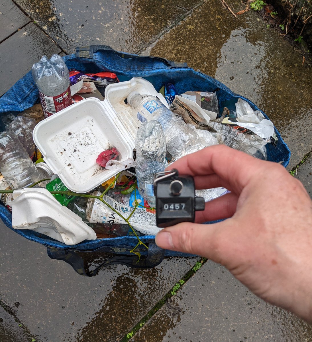 EricTorrington's tweet image. I'm no #mathematician @carolvorders but since I started #litterpicking my #adding up has improved no end. Getting #litter to go away &amp;amp; subtraction is another matter 😏 Do you like litter maths?🤔 No training needed. Just give it a go you'll pick it up as you go along 🫣