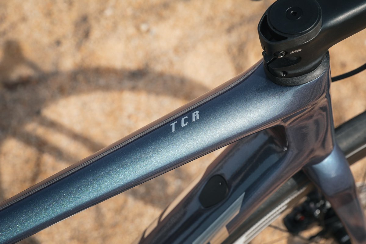 AzerionVillaVal's tweet photo. ⚡️ This is our Giant TCR Advanced Pro Disc 0 Di2!
#ParkhotelValkenburgCT #RideToWin #TCR #Shimano #Schwalbe #ScopeCycling #BBBCycling #KMCChain #Wahooligan #Exustar #PerformanceInMotion https://t.co/MUbCMj1VhI