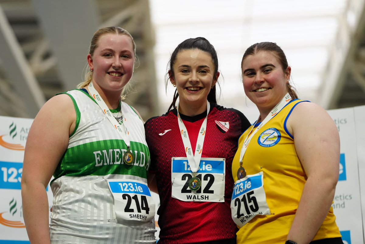 Michaela Walsh (Swinford) impresses once again in the Women’s Shot Put claiming her 7th consecutive National Senior indoor title, with a best throw of 15.03 💪 🥈Ciara Sheehy (Emerald) 🥉Aoibhín McMahon (Blackrock Louth) 📸 Eric Bellamy #NationalSeniors @Ask123ie