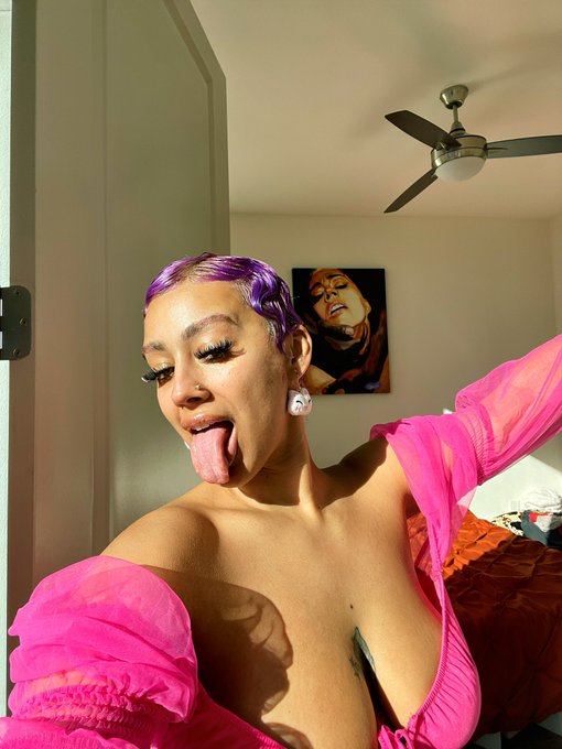 Happy SDS 😛💜💕 https://t.co/I974oUwvqc<a href="/tag/wcw"class="tags"><span>#wcw</span></a>