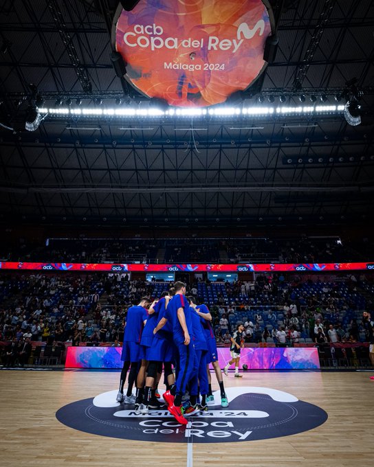 🏀 ¡Empezó la Final de Copa del Rey! 💥 Real Madrid - Barça #CopaACB 🎙️ @JCXuancar 🎧 @pilarcasado 🎧 @albert_diez 🎓 @pantxopaniagua 🐶 @rubenparratdj 📻 COPE 💻 Cope.es 📲 APP