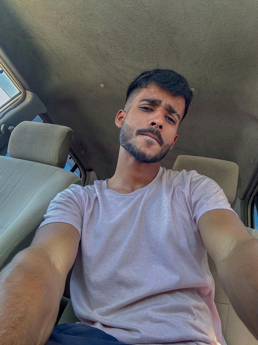 chamujith_c's tweet photo. To exit is to change,
change is mature ,
to go mature is to go on creating oneself endlessly 😋

#chamujithkumarasinghe #chamujith #vocalist #artistlife #chamu https://t.co/3o9uroZYli