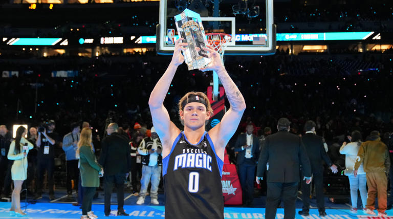 GET THIS WHITE SUPREMACY TRUMP BULLSHIT OUT OF THE NBA🏀