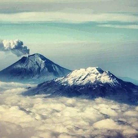 RevistaLibreMx's tweet photo. Bonita vista de los volcanes Popocatépetl e Iztaccíhuatl con nieve. El frente frío 35 los ha adornado así, pero también ha provocado el cierre del parque nacional. Esperamos que el clima mejore y podamos acceder a estos lugares sin riesgo #PopoEIzta #VolcanesDeNieve #FrenteFrío35 https://t.co/hXYeN7YdNM