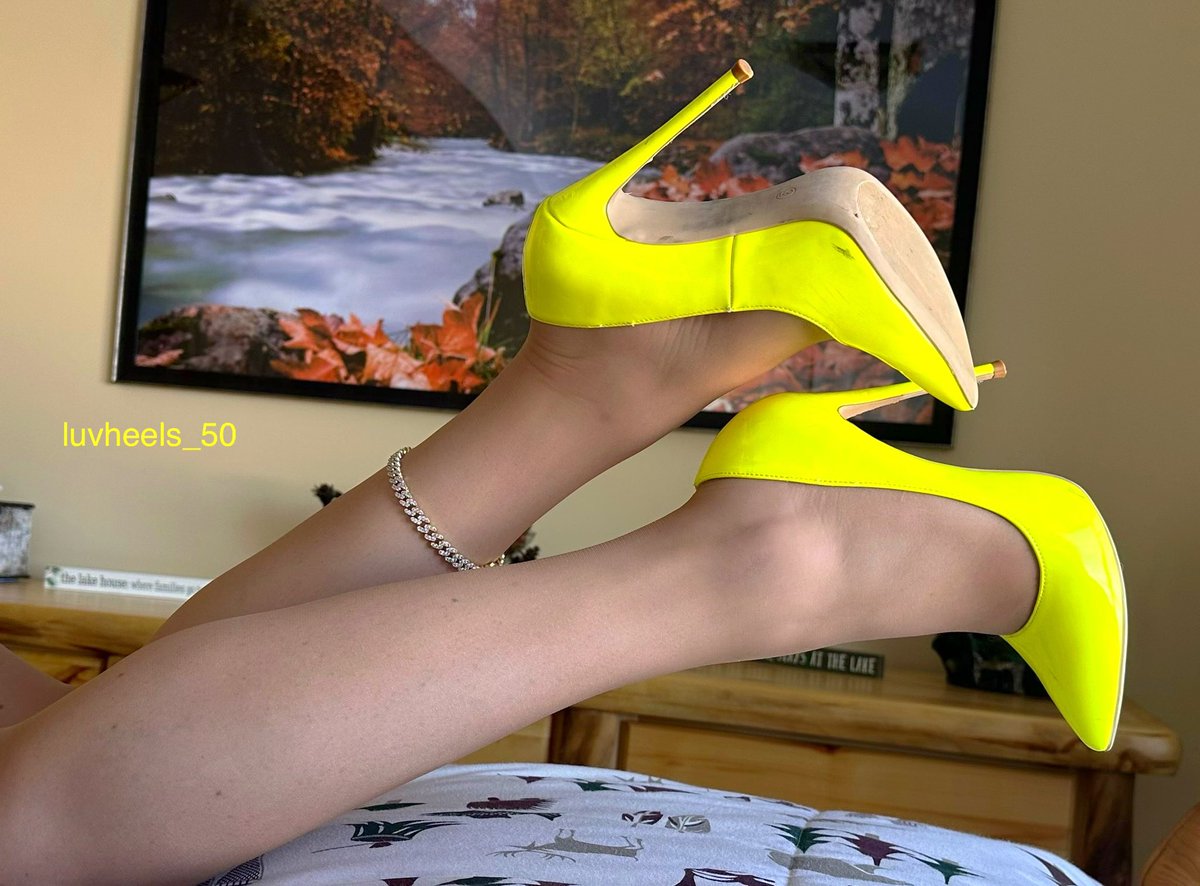 #luvshoes #highheels #heels #SundayFunday #stilettos #yellowheels A or B?💛💛