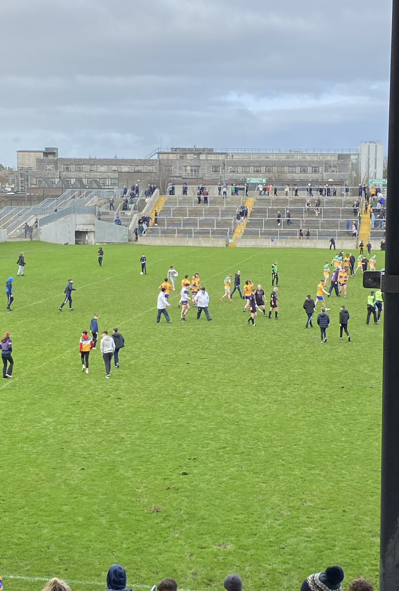 9 points down with 15 to play. Clare come back to win it. Lucky, but great win. Up the banner🟨🟦💪👏👏