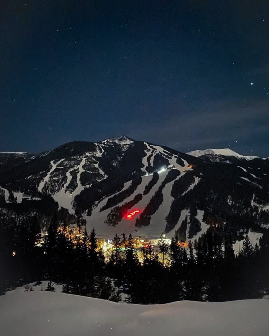 Last night's views 🎆🌙 Who came out for last night's fireworks? The best seat in the house might've been from last night's Fireworks Snowshoe Tour with our activities team out on the South Face Trail! Learn more about Family Day activities at panoramaresort.com/family-day