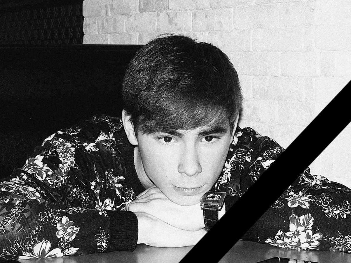 Долбанный февраль…
Долбанный февраль…
Когда-то я курировала детский дом и детки Все навсегда родные, навсегда мои
Ян…
Ян,талантливый танцор, ты танцевал перышком в воздухе, ты же…
Навсегда 26… я тебя помню и не верю…
«Разучился любить февраль,
Он забрал тебя навсегда»(с)