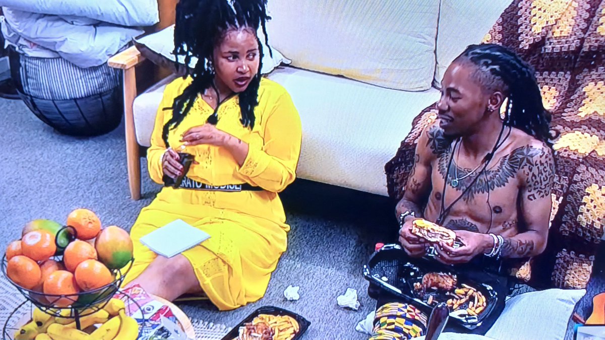 neneDyoyi's tweet photo. When your brother is a celebrity and has money...they enjoying nice meals. Yooh Biggie this people are are enjoying the honeymoon #FairPlay #Bias #ThisIsNotFair #BigBrotherMzansi #bbmzansi https://t.co/RtF7zew5th