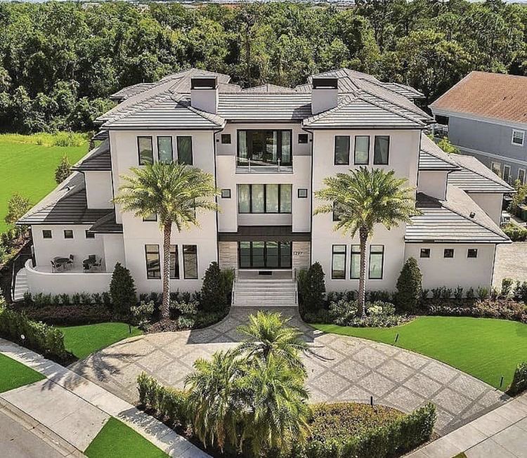 HOUSEPORN___'s tweet photo. Dream mansion. https://t.co/Qh1tZ9svqB